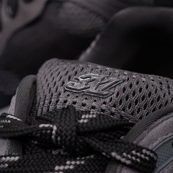 $1290 MSRP- Balenciaga Gray sneakers 3XL with textured logo- Size- 44E, 11US - Picture 5 of 5